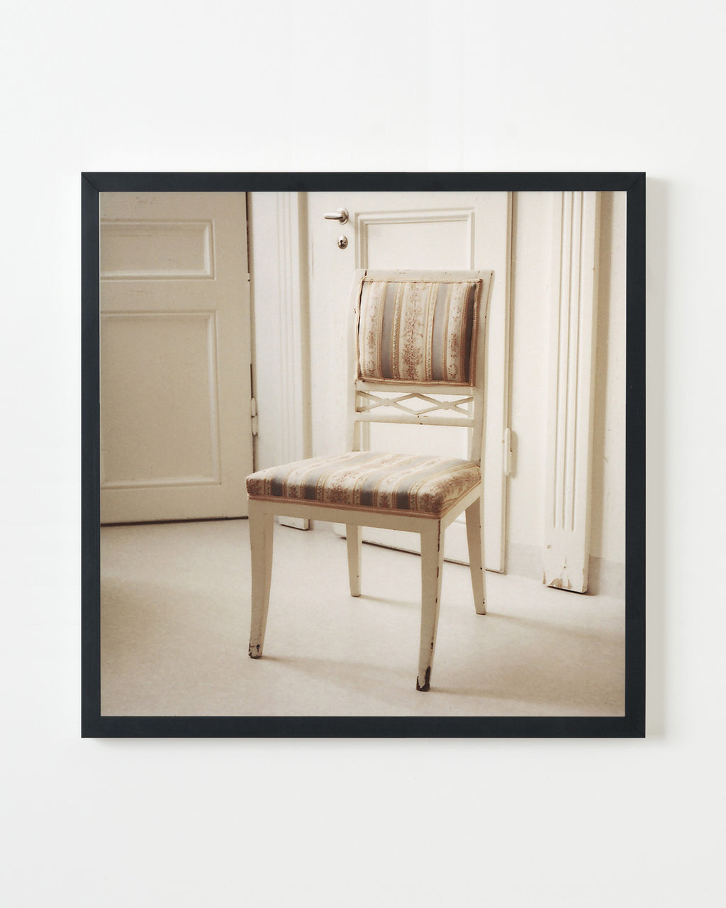 Photography by Anna Moller titled "Silk Chair" - 3.
