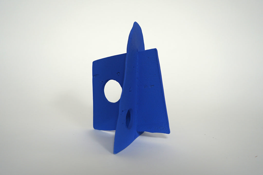 Sculpture by Fitzhugh Karol titled "Blue Lean III" - 3.