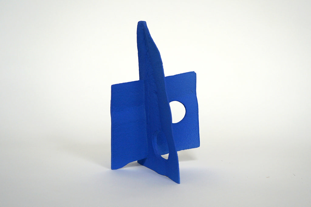 Sculpture by Fitzhugh Karol titled "Blue Lean IV" - 2.