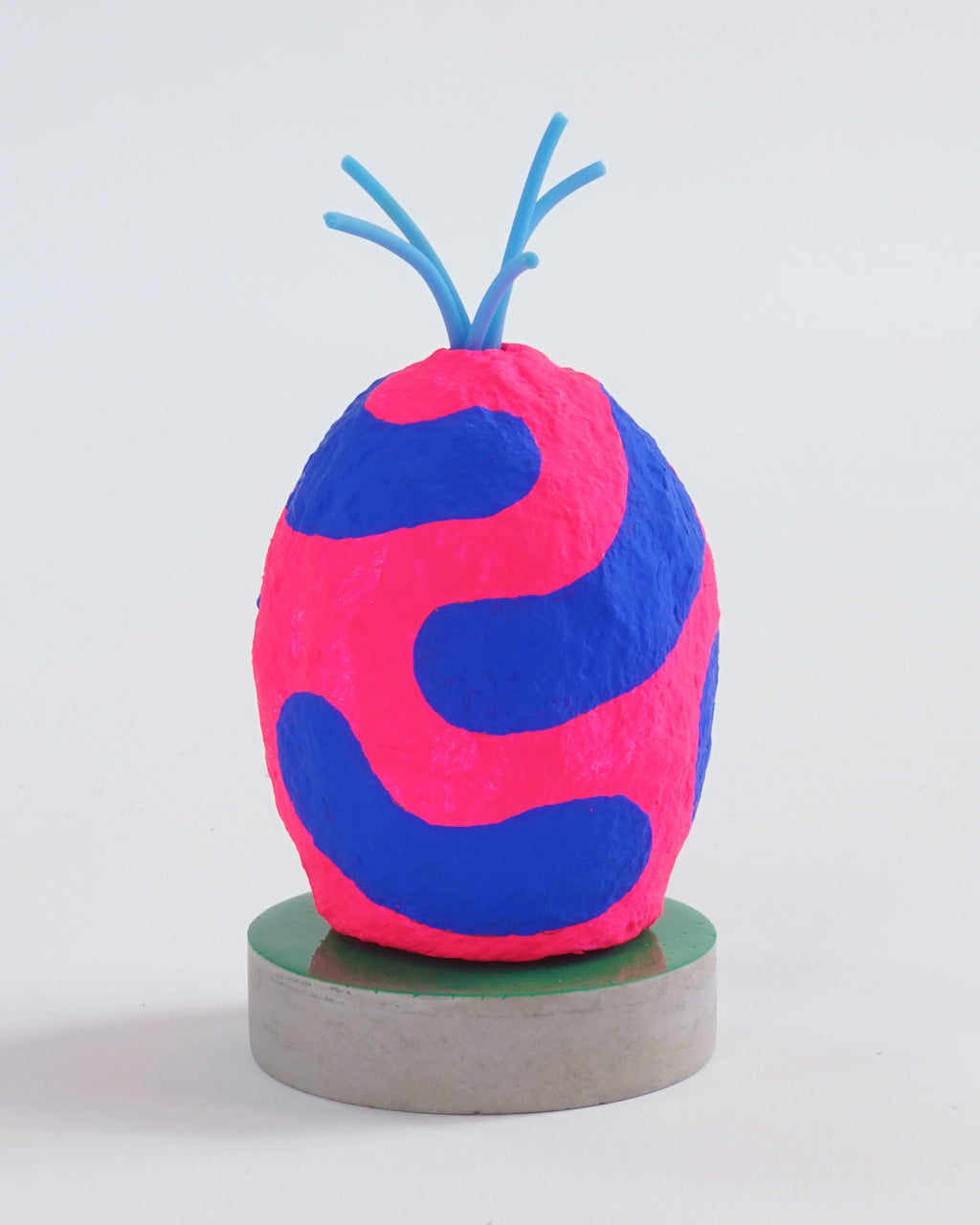 Sculpture by Adam Frezza & Terri Chiao (CHIAOZZA) titled "Desmondia" - 2.