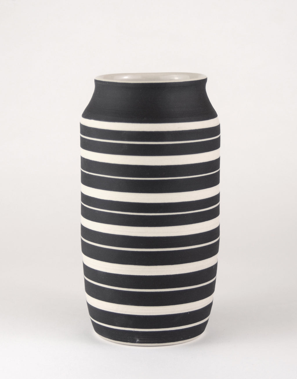 Sculpture by Dana Bechert titled "Bold Linear Vase" - 2.