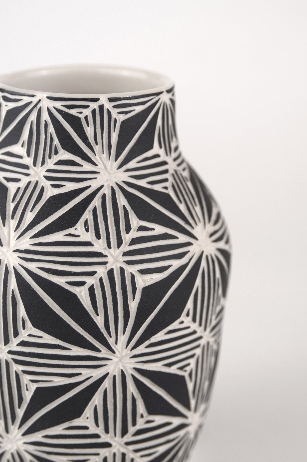 Sculpture by Dana Bechert titled "Fineline Bud Vase" - 4.