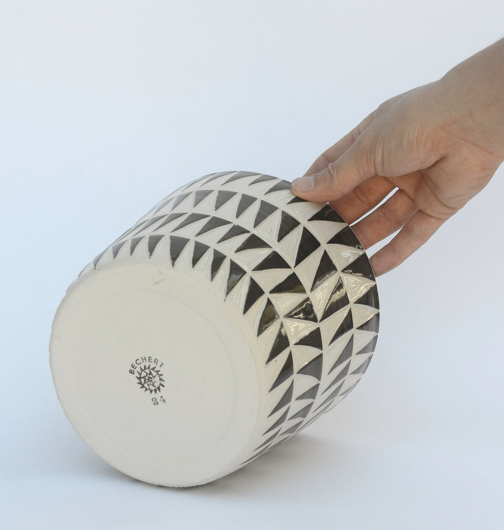 Sculpture by Dana Bechert titled "Flying Geese Cylinder" - 3.