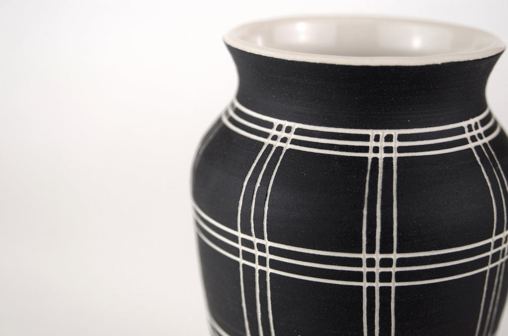 Sculpture by Dana Bechert titled "Linear Grid Vase" - 3.