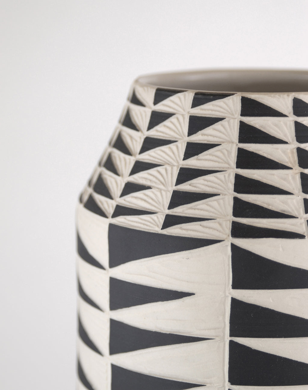 Sculpture by Dana Bechert titled "Tall Flying Geese Vase" - 4.