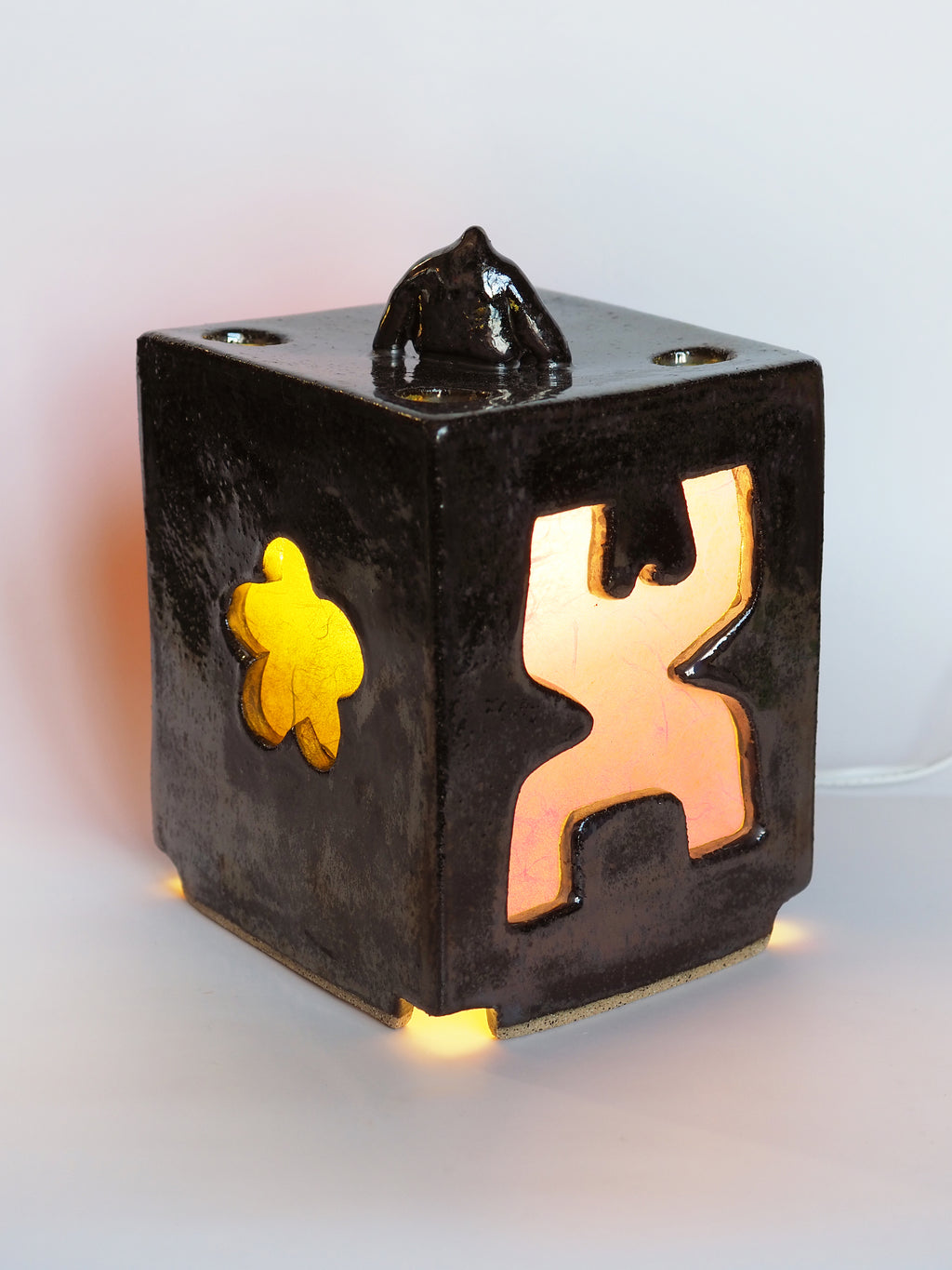 Sculpture by Jocelyn Tsaih titled "Facet Lamp" - 3.