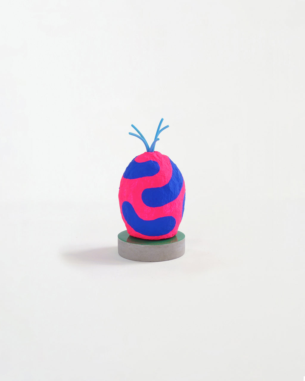Sculpture by Adam Frezza & Terri Chiao (CHIAOZZA) titled "Desmondia" - 1.