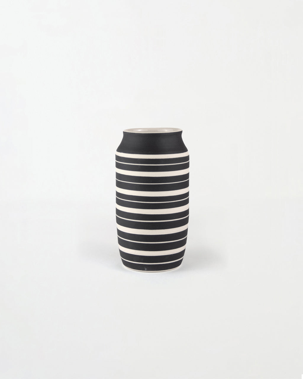 Sculpture by Dana Bechert titled "Bold Linear Vase" - 1.