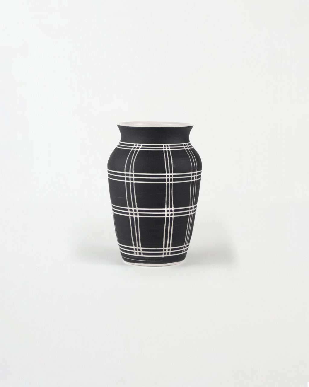 Sculpture by Dana Bechert titled "Linear Grid Vase" - 1.