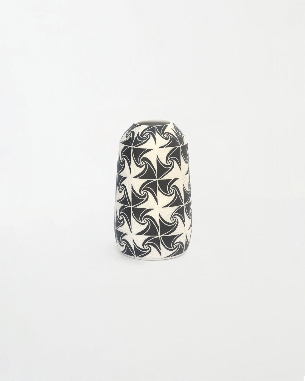 Sculpture by Dana Bechert titled "Whirl Vase" - 1.