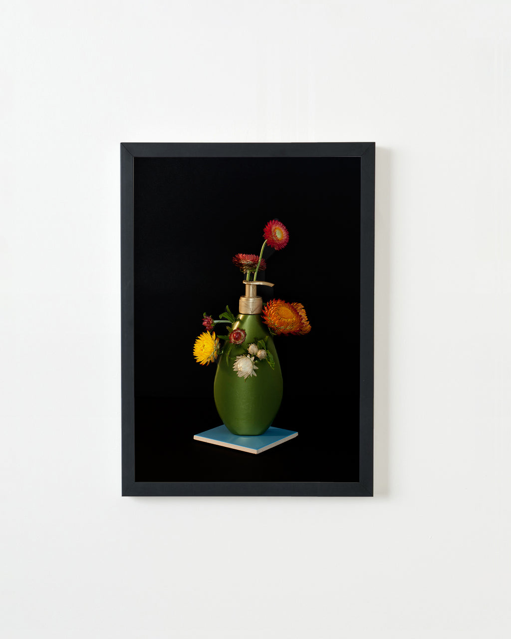 Photography by Maria de la O Garrido titled "Almost empty plastic bottles of whatever #5" - 6.