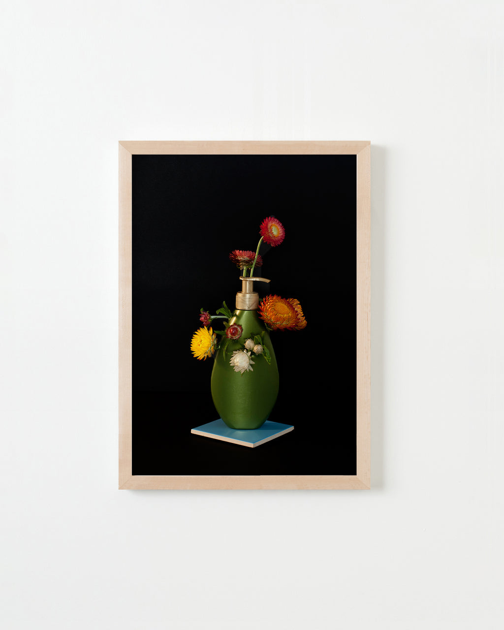 Photography by Maria de la O Garrido titled "Almost empty plastic bottles of whatever #5" - 7.