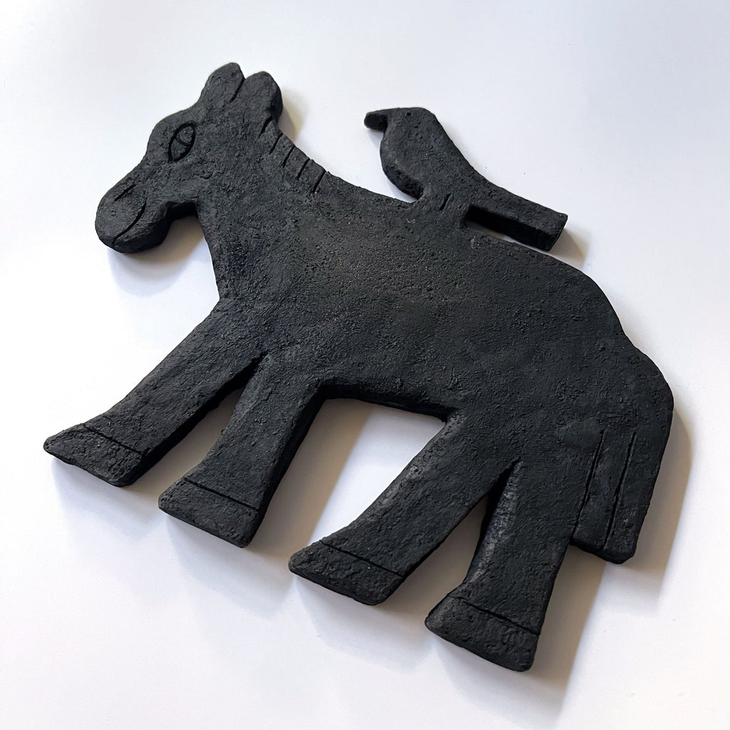 Sculpture by Paulina Ho titled "Friends In All Places" - 2.