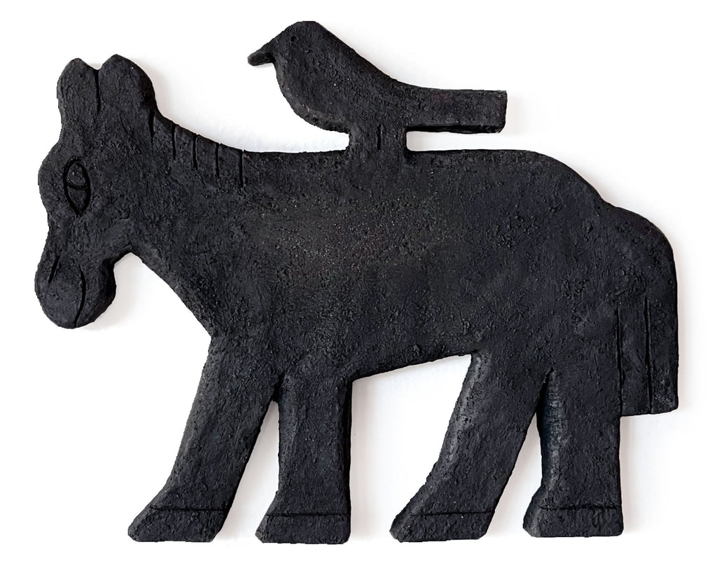 Sculpture by Paulina Ho titled "Friends In All Places" - 3.