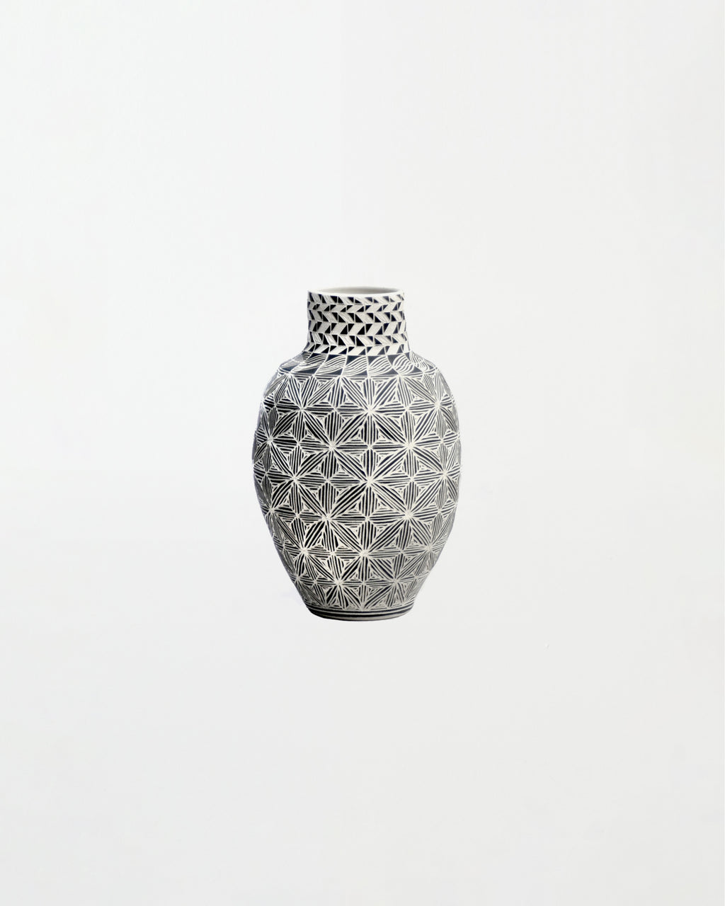 Sculpture by Dana Bechert titled "Big Fineline Vase" - 1.