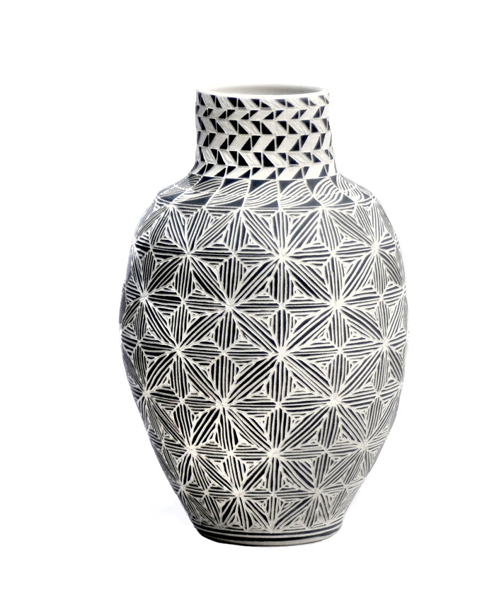 Sculpture by Dana Bechert titled "Big Fineline Vase" - 2.