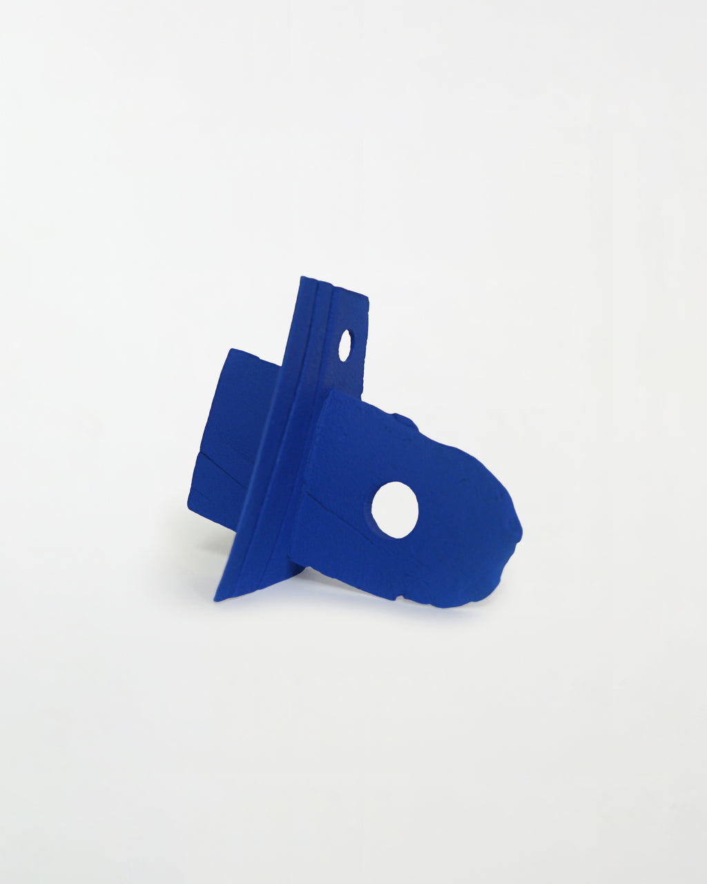 Sculpture by Fitzhugh Karol titled "Blue Lean I" - 1.